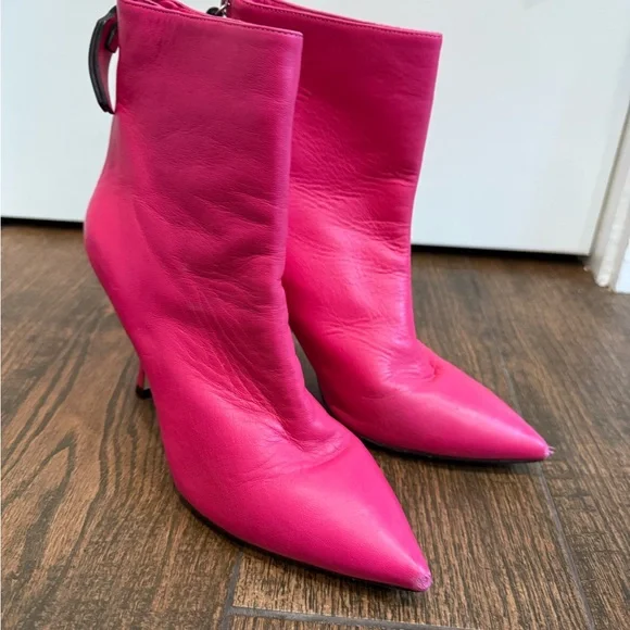 Stuart Weitzman Pink Ankle Boots with Sleek Silhouette - Picture 1 of 7